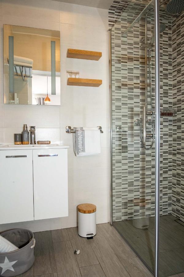 Studio Apartment Noah โรวีน ภายนอก รูปภาพ