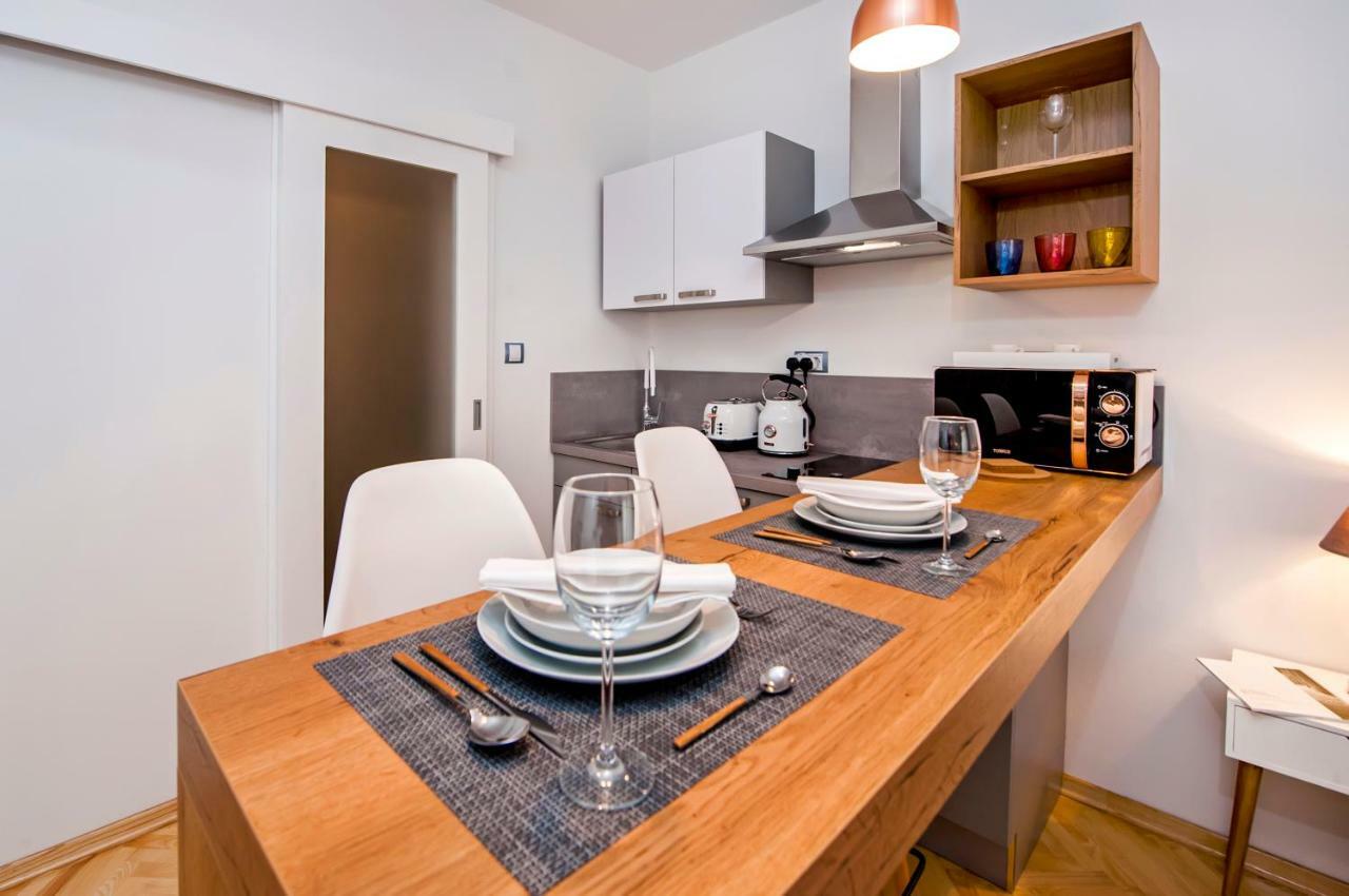 Studio Apartment Noah โรวีน ภายนอก รูปภาพ