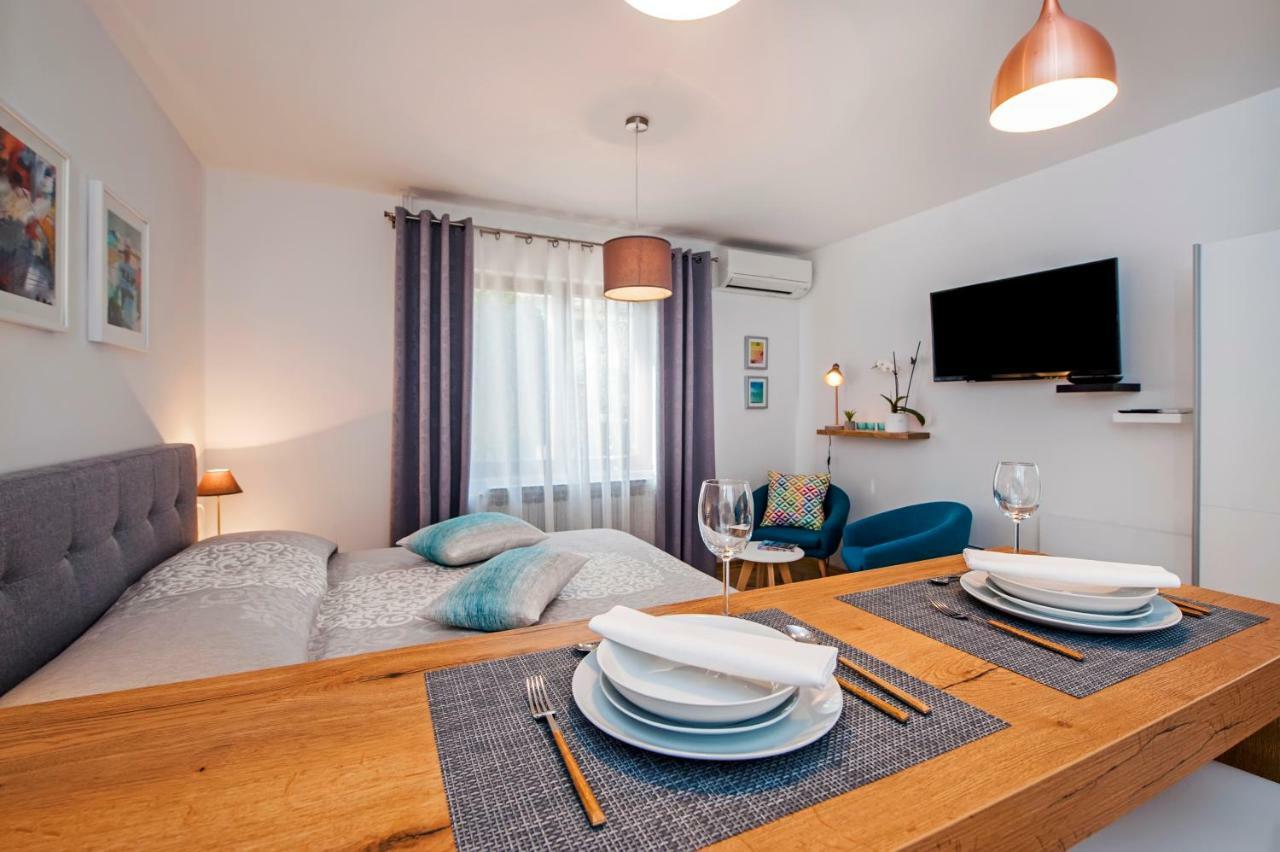 Studio Apartment Noah โรวีน ภายนอก รูปภาพ