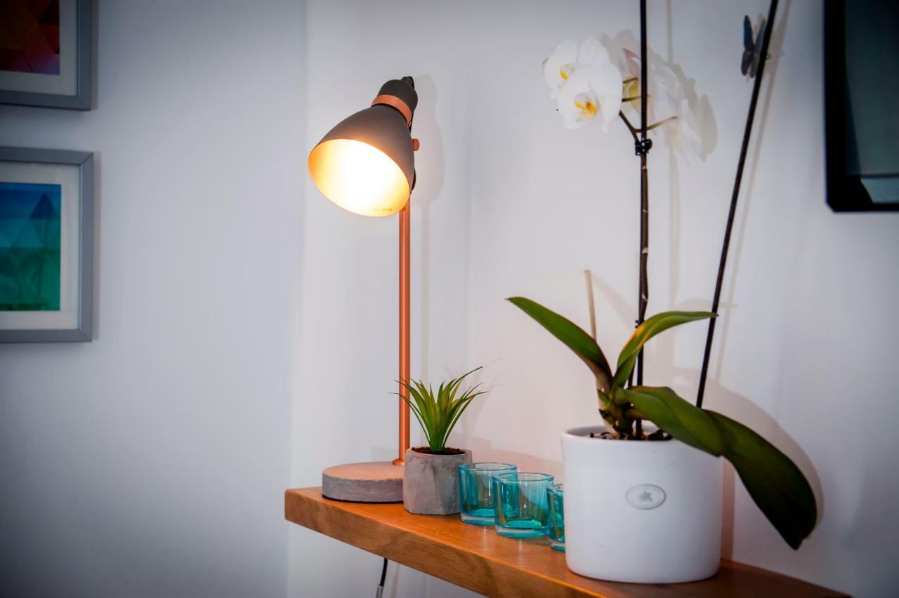 Studio Apartment Noah โรวีน ภายนอก รูปภาพ