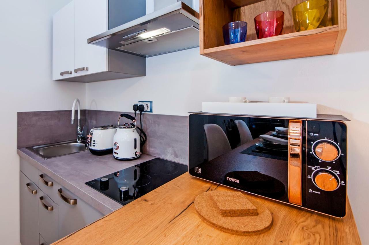 Studio Apartment Noah โรวีน ภายนอก รูปภาพ
