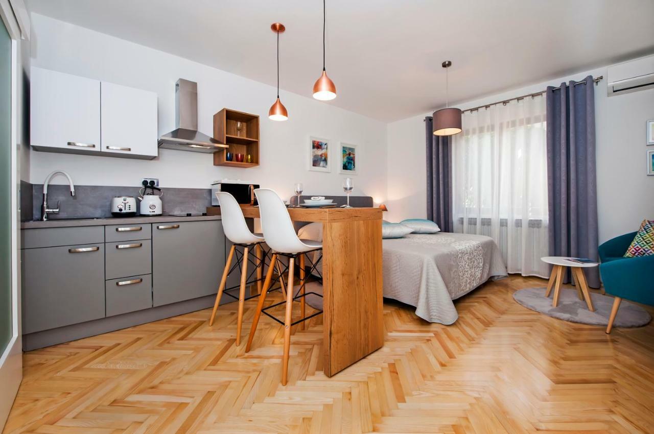 Studio Apartment Noah โรวีน ภายนอก รูปภาพ