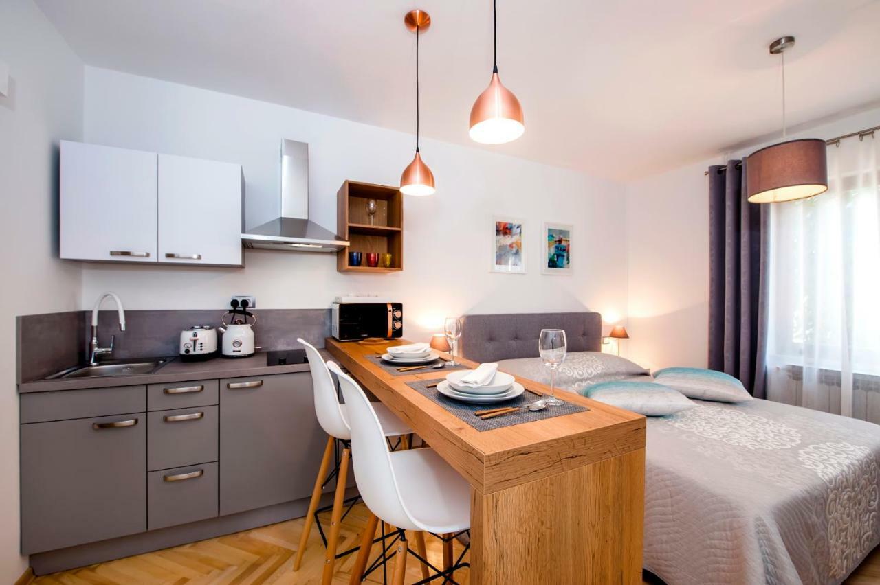 Studio Apartment Noah โรวีน ภายนอก รูปภาพ