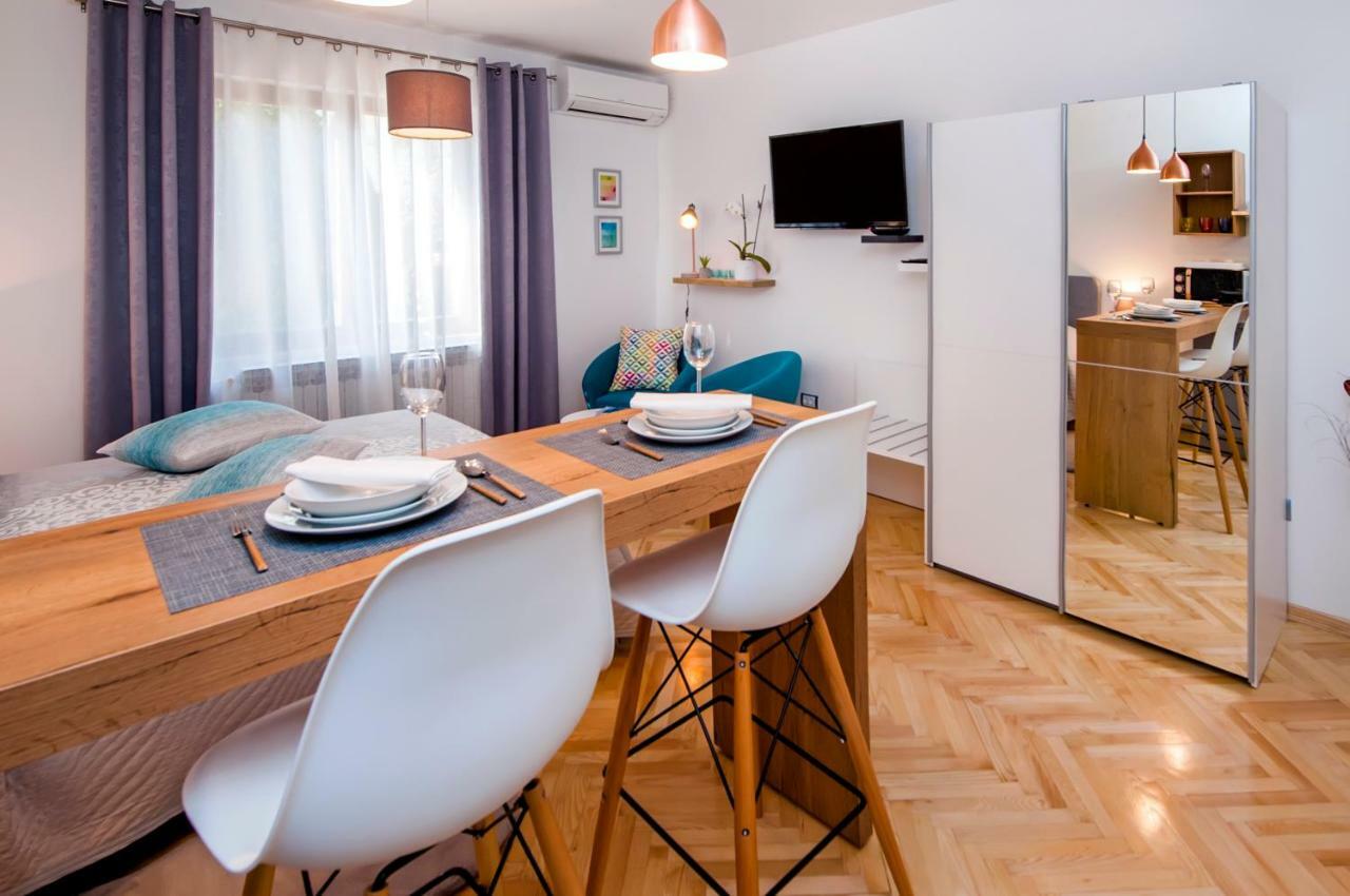 Studio Apartment Noah โรวีน ภายนอก รูปภาพ
