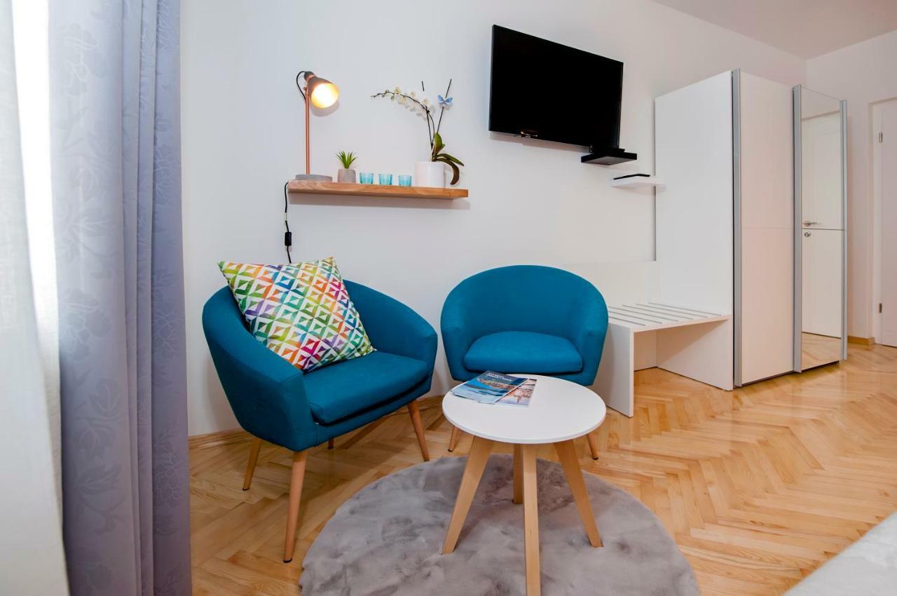 Studio Apartment Noah โรวีน ภายนอก รูปภาพ