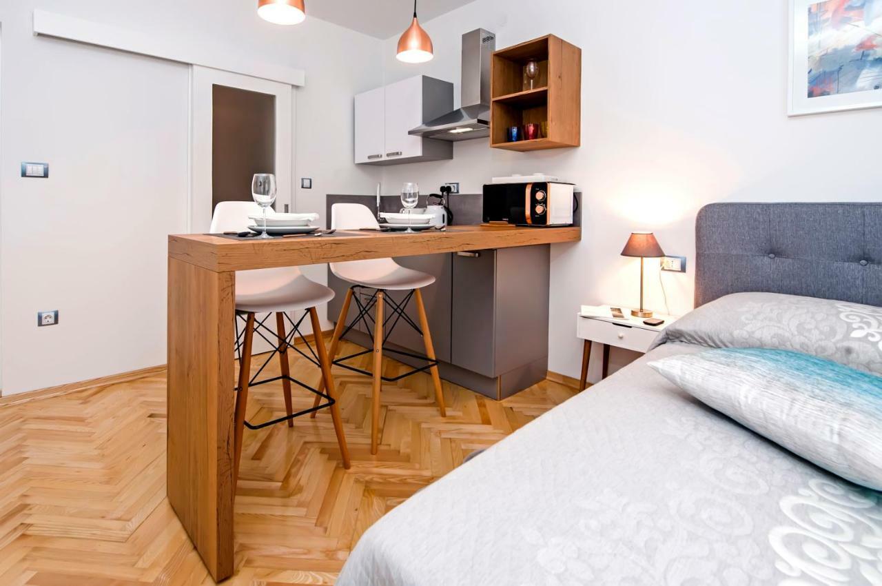 Studio Apartment Noah โรวีน ภายนอก รูปภาพ